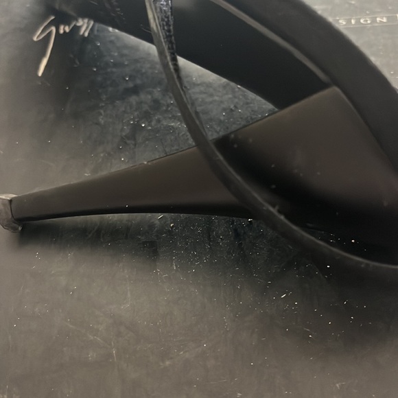 Ladies silk designer evening shoes
Heel needs repair - Picture 6 of 7